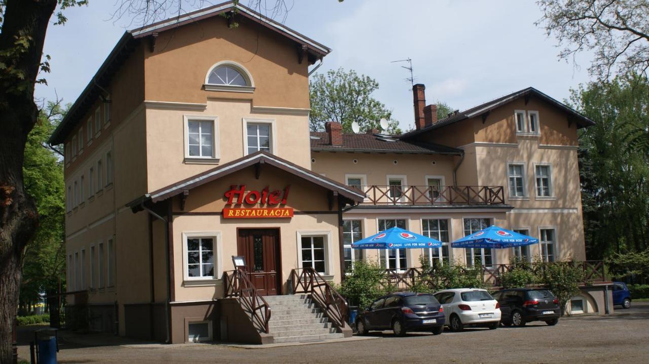 Dworek Brodowo Restauracja Hotel Przyjecia Exterior photo